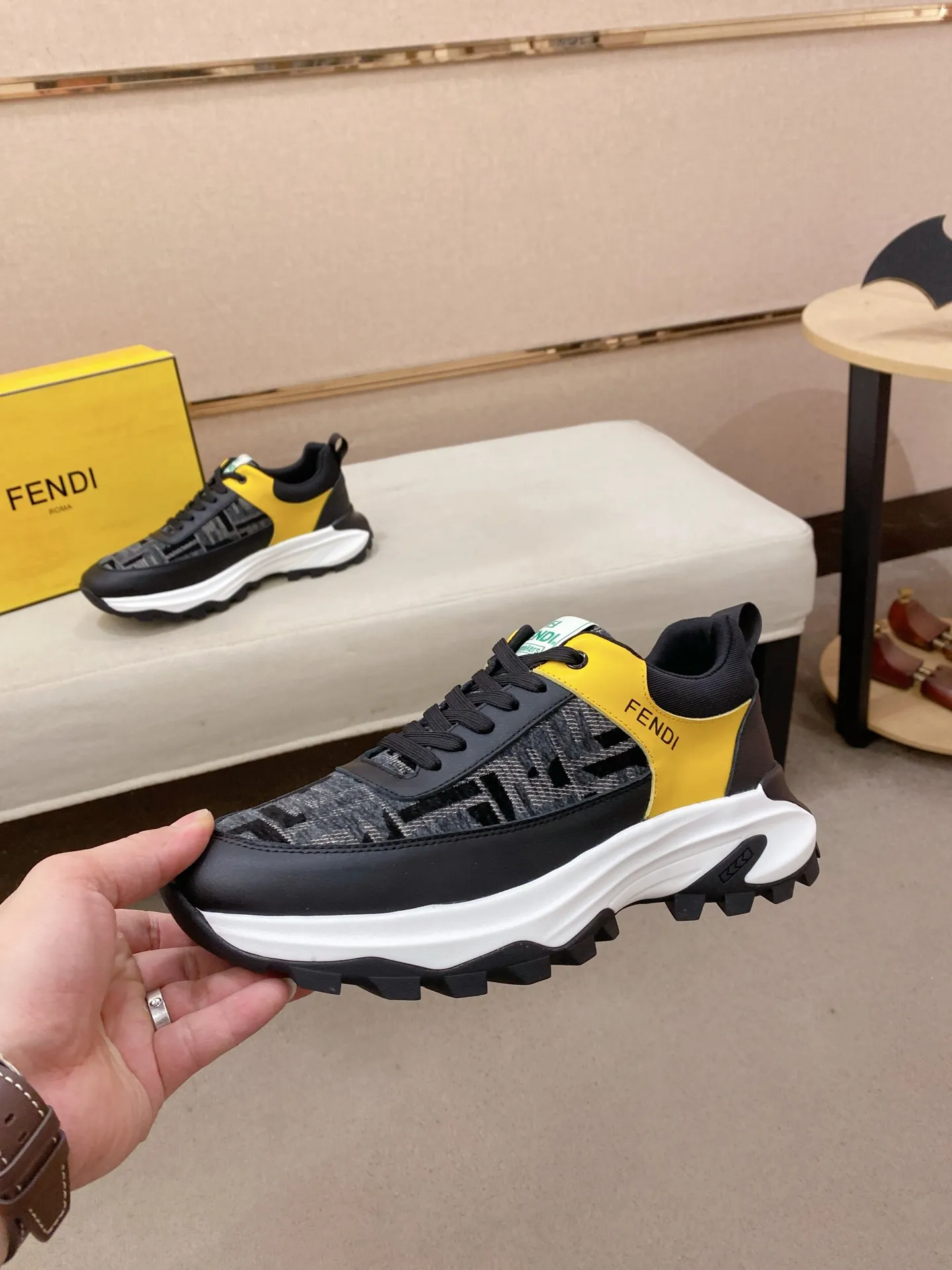 Men's shoes 💰 462💰 (fendi) New style 👊🏻 upper 🇮🇹 imported cowhide fabric 🇩🇪 lining imported sheepskin lining. The original outsole is molded to highlight the identity of every man, and the upper foot is elegant and stable🚶🏻🚶🏻The high-end custom counters reproduce the original version📯No matter the wind or rain, the shoe last remains unchanged and can withstand the verification of time🔍️,🔵 Size: 38-44